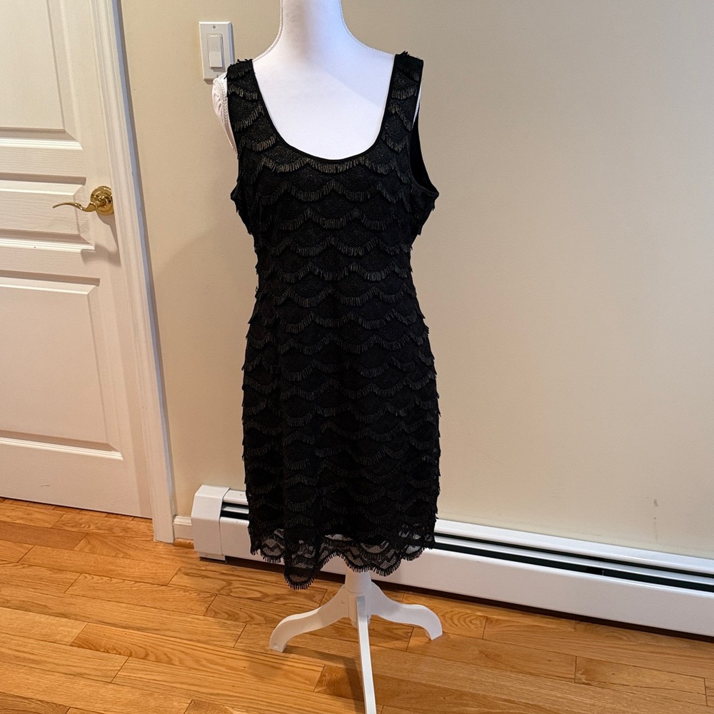 Guess Black Gold Eyelash Fringe Scalloped Sheath Gorgeous elegant dress size 14